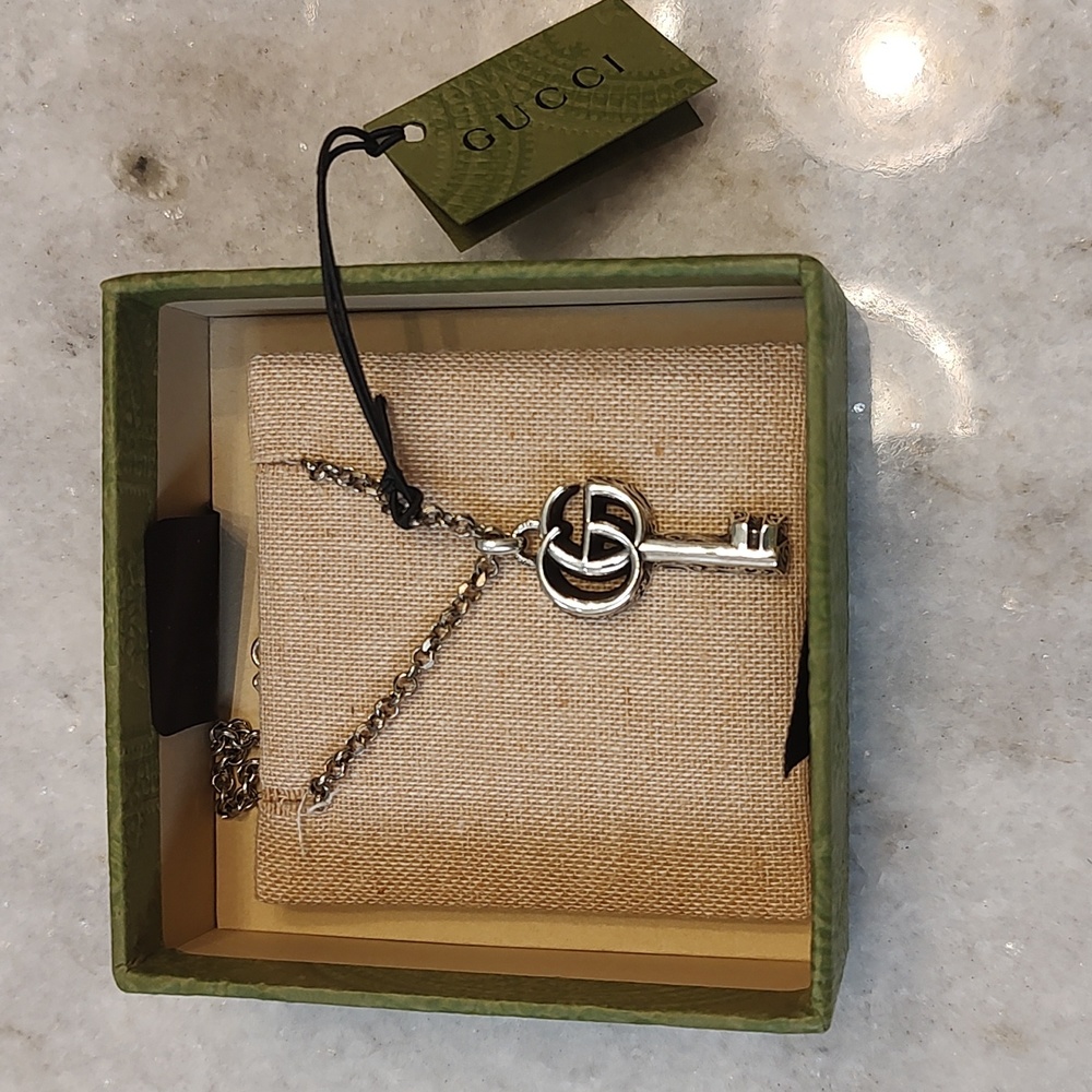 Gucci GG Marmont sterling silver interlocking G key pendant necklace 19.5"